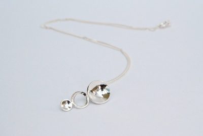 Zilveren hanger met kuipjes