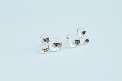 zilveren oorstekers met kuipjes