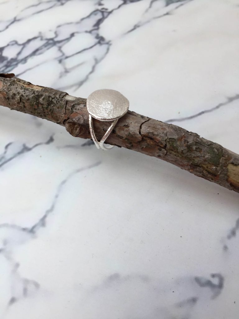 gepersonaliseerde ring met vingerafdruk
