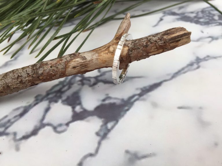 gepersonaliseerde ring met opschrift