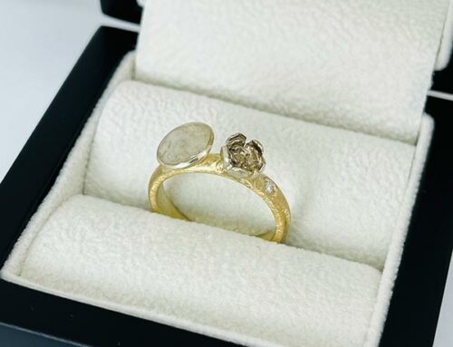 Ring in geel goud met kuipje moedermelk roos diamant
